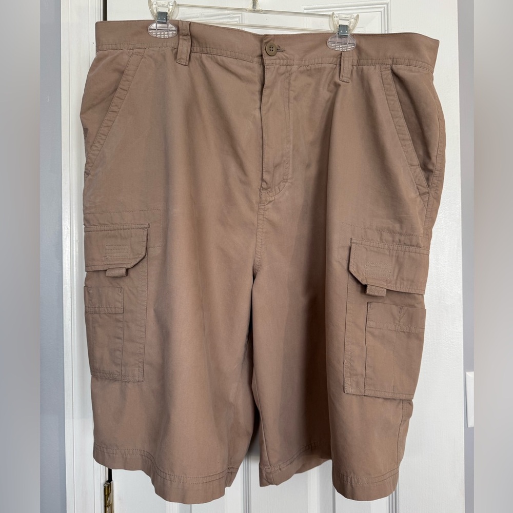 Men’s U.S. Expedition Tan Cargo Shorts Size 40